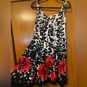 Nine West Poppy Dress size 8 flared skirt VERY FLATTERING